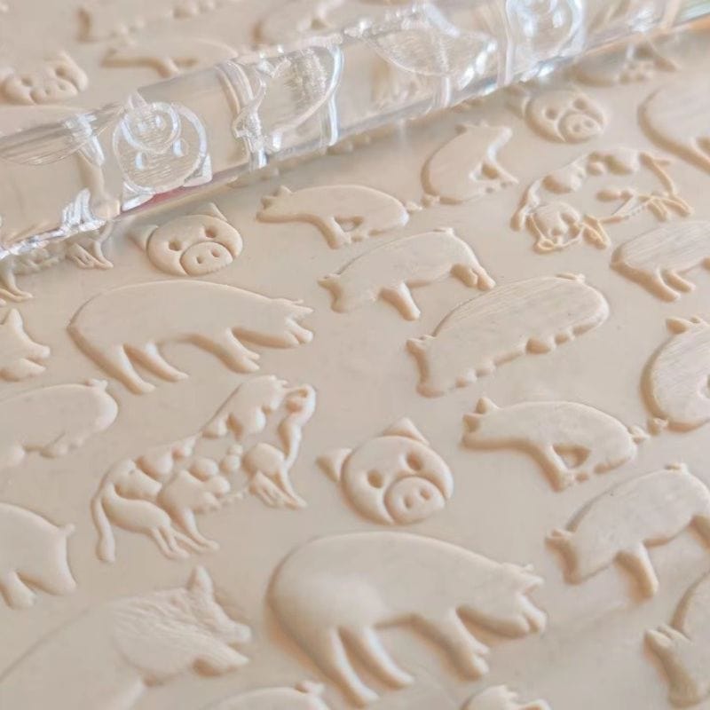 Textured rolling pin for pig farm design cookies